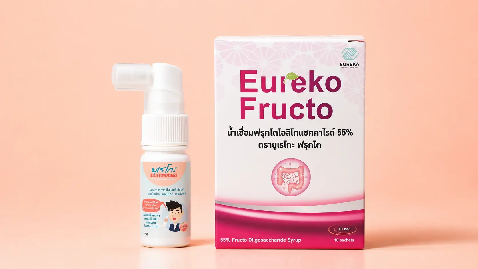 แพ็กเสริมภูมิ สเปรย์พ่นปากยูเรโกะ 1 ขวดพร้อมพรีไบโอติกยูเรโกะฟรุกโต 10 ซอง จัดวางบนพื้นหลังโทนพีช